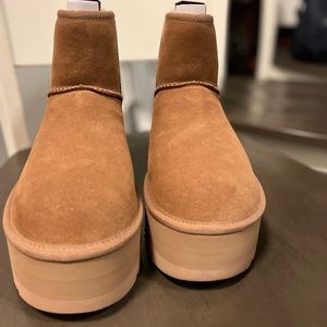 Ugg classic mini platform boots size 9!!!